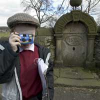 Young photographer during the Other Stones - Other Meanings visit
